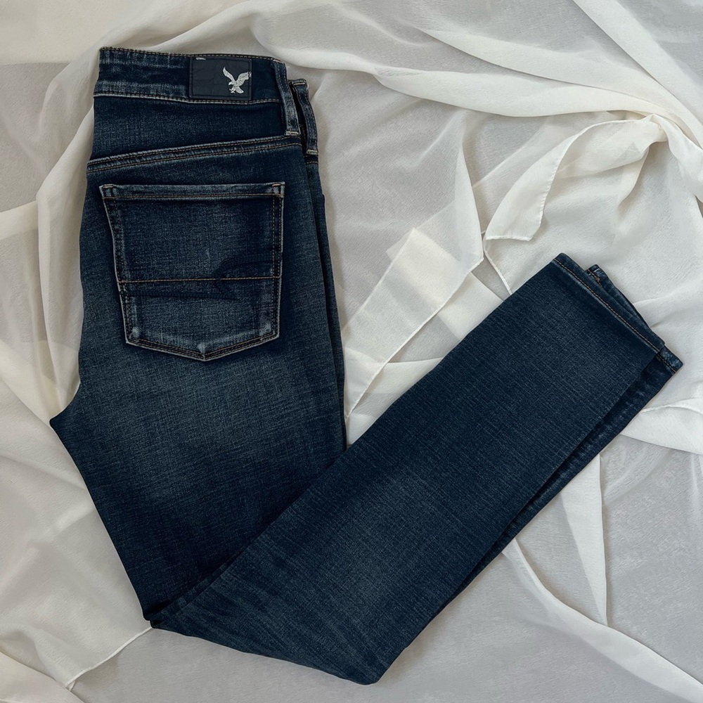 American Eagle Size 8 hi-rise jegging ripped